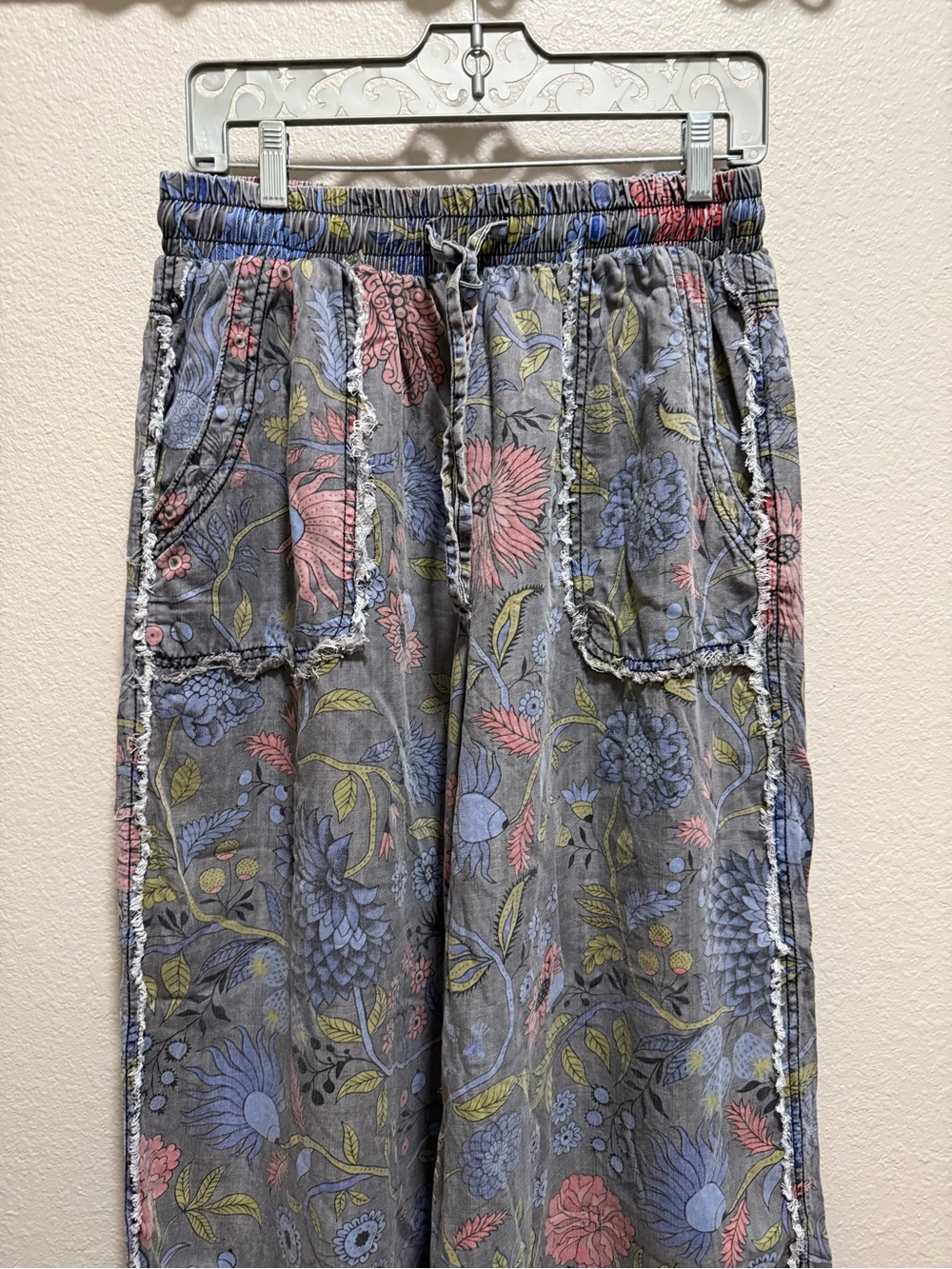 Easel Flower Print Wide Leg Pull On Pants Jeans Women’s Size Medium, NWOT - Picture 3 of 7